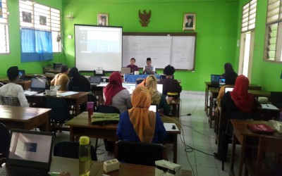 Peningkatan Mutu dengan Pelatihan Penggunaan Aplikasi “SiPintar” bagi Guru